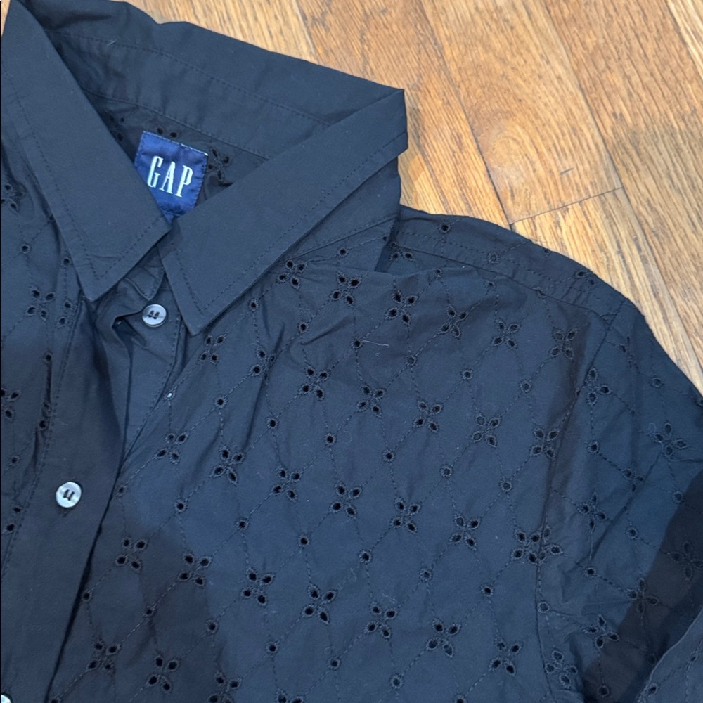 New Gap button down top - Picture 3 of 4